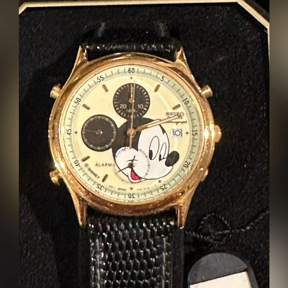 EUC Men's Disney Seiko Mickey Mouse Chronograph Date Alarm Watch & Original Box